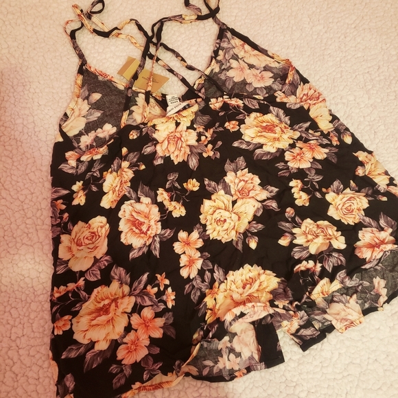 Spaghetti Strapped Floral Camisole - Picture 3 of 3